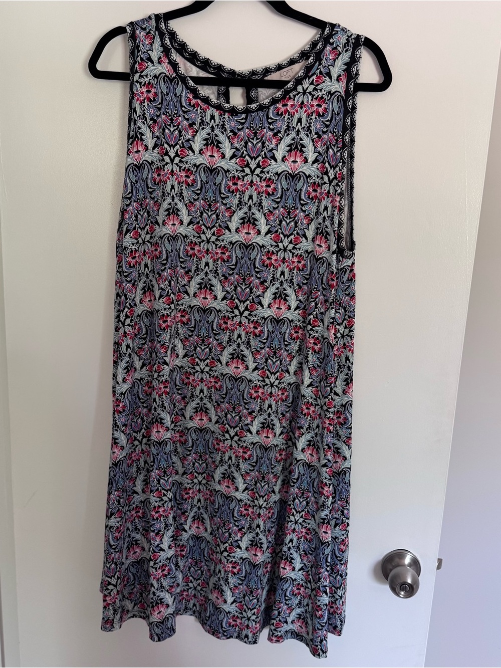LOFT PLUS Floral Print Shift Dress in Black and Pink